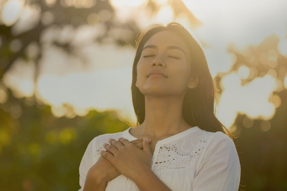 CÓMO MEDITAR CUANDO TU MENTE NO PARA (AUNQUE CREAS QUE NO PODÉS)